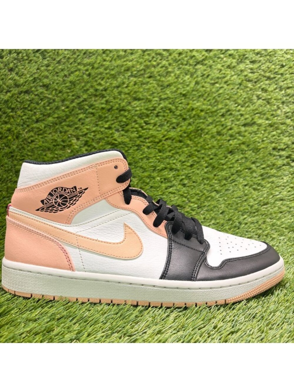 Nike Air Jordan 1 Mid Mens Size 10 White Black Athletic Leather Shoes Sneakers